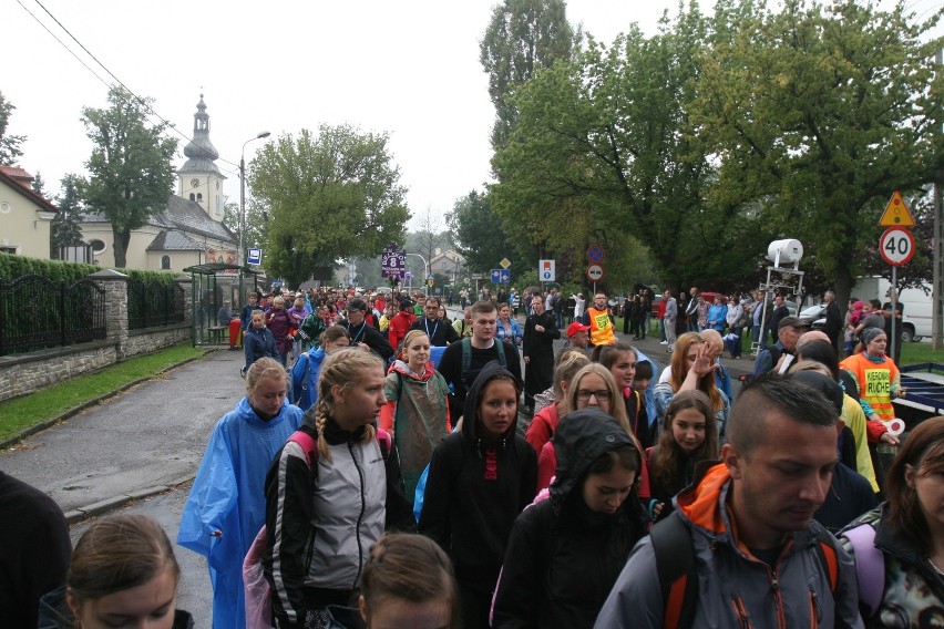 Wyruszyła 25. Piesza Pielgrzymka Diecezji Bielsko-Żywieckiej na Jasną Górę 2016 [ZDJĘCIA]