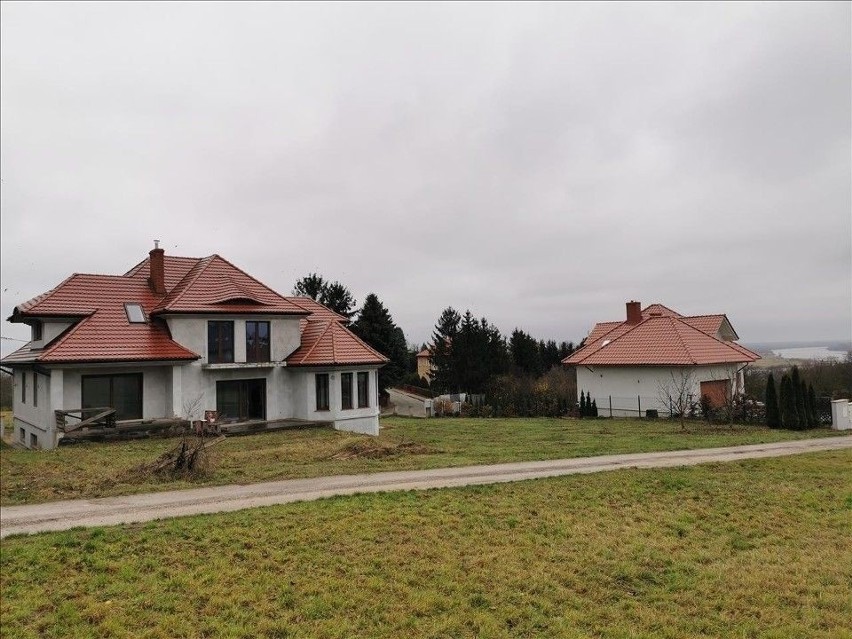 Portal gratka.pl zamieścił ogłoszenie o domu położonym...