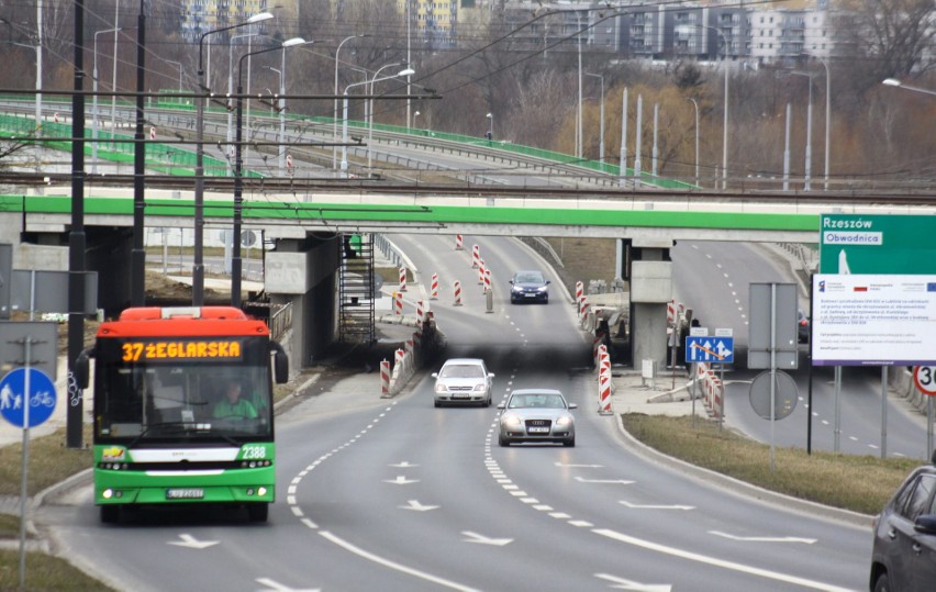 Lublin: Po Diamentowej znowu z większymi utrudnieniami. Przebudowa wiaduktu kolejowego ciągnie się od początku 2018 roku