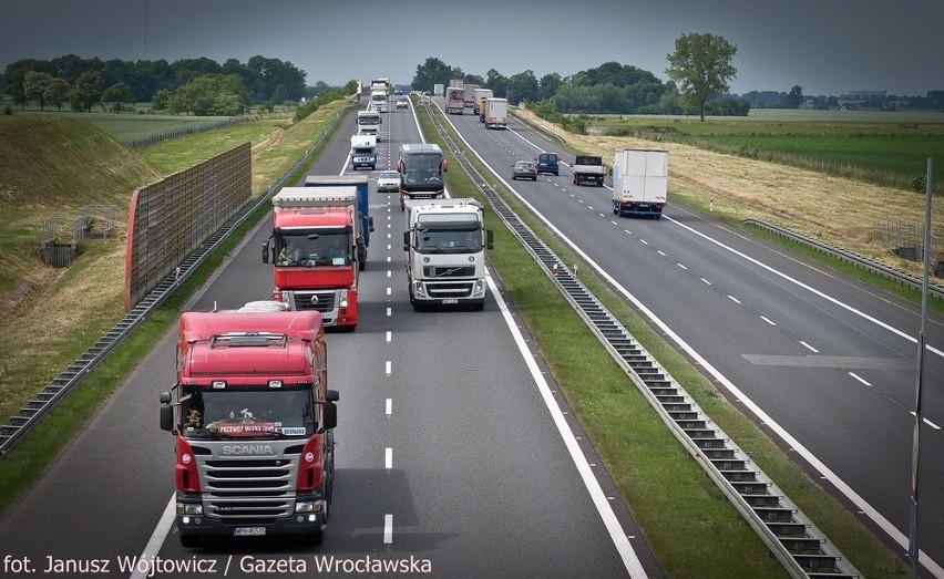 Remont A4: Zrobili z autostrady zwykłą drogę, a kasują wciąż tyle samo!