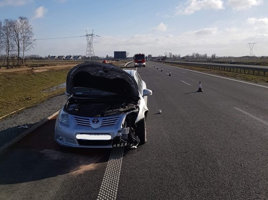 Cedry Małe: Wypadek drogowy na drodze krajowej S7. Zderzyły się dwa pojazdy [ZDJĘCIA]