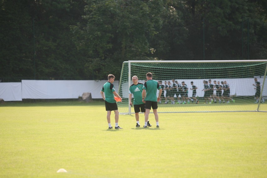 Piłkarze GKS Katowice na treningu we wtorek 20 czerwca 2017