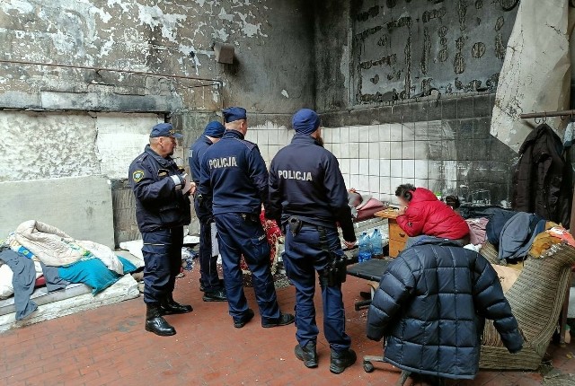Zdaniem przedstawicieli służb liczba osób bezdomnych w Koszalinie jest niedoszacowana. W zdecydowanej większości są to mężczyźni. Nowym zjawiskiem jest obecność uchodźców