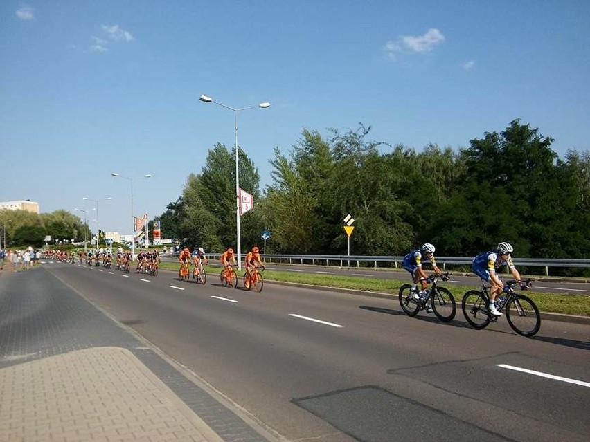 Tour de Pologne 2017 w Jastrzębiu. Kolarze mkną przed siebie