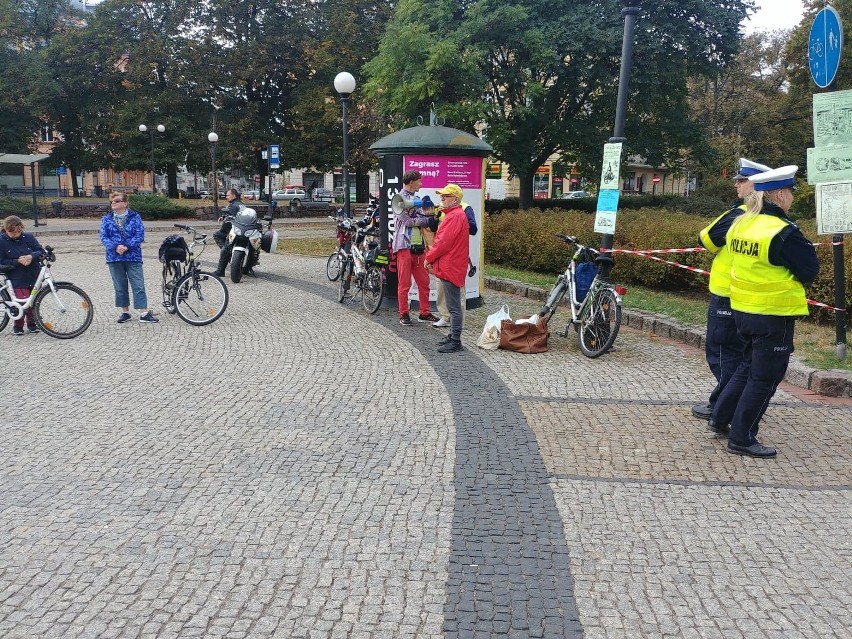 XIX Europejski Dzień Roweru w Szczecinie: Kameralne spotkanie i przejazd z policją [wideo]