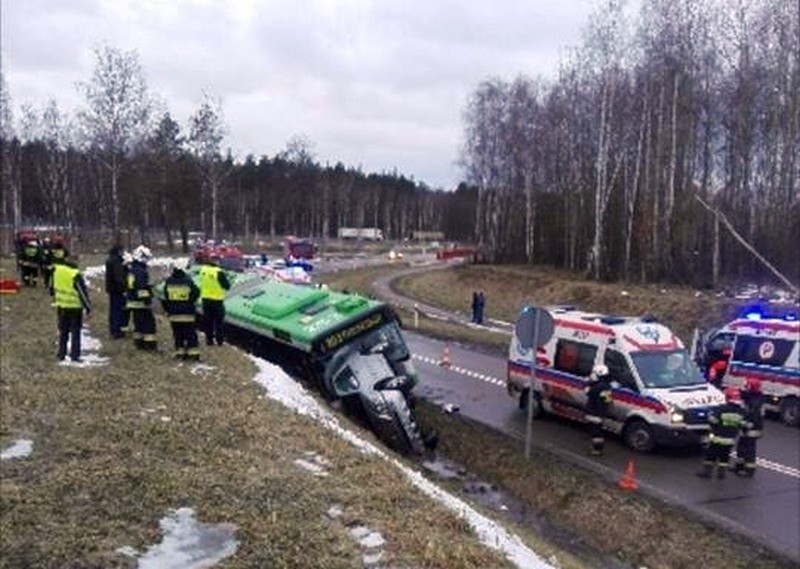 Wypadek autobusu 103 w Łyskach. Siedem osób zostało rannych