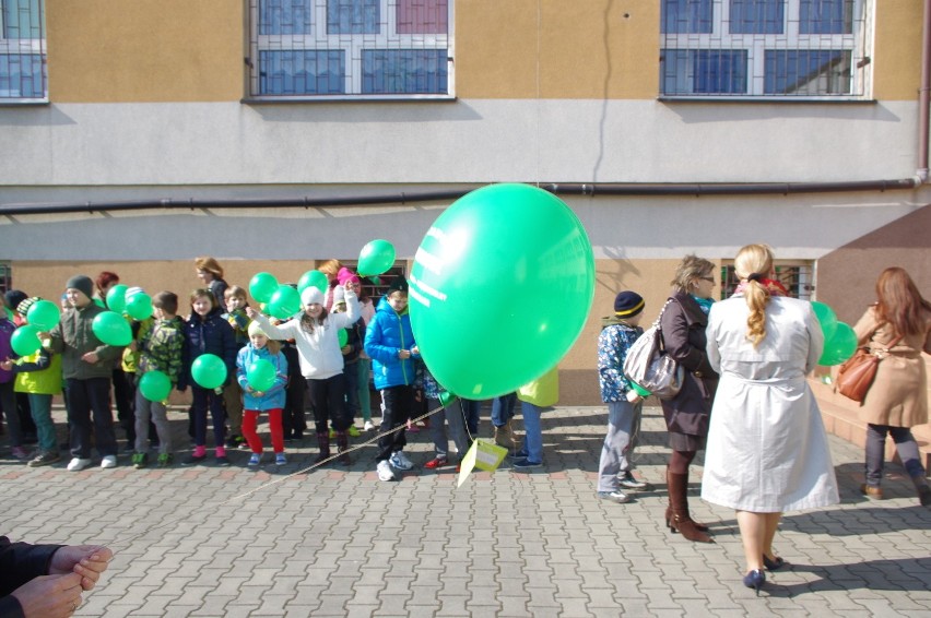 300 zielonych baloników na powitanie wiosny w Strzyżowicach [ZDJĘCIA]