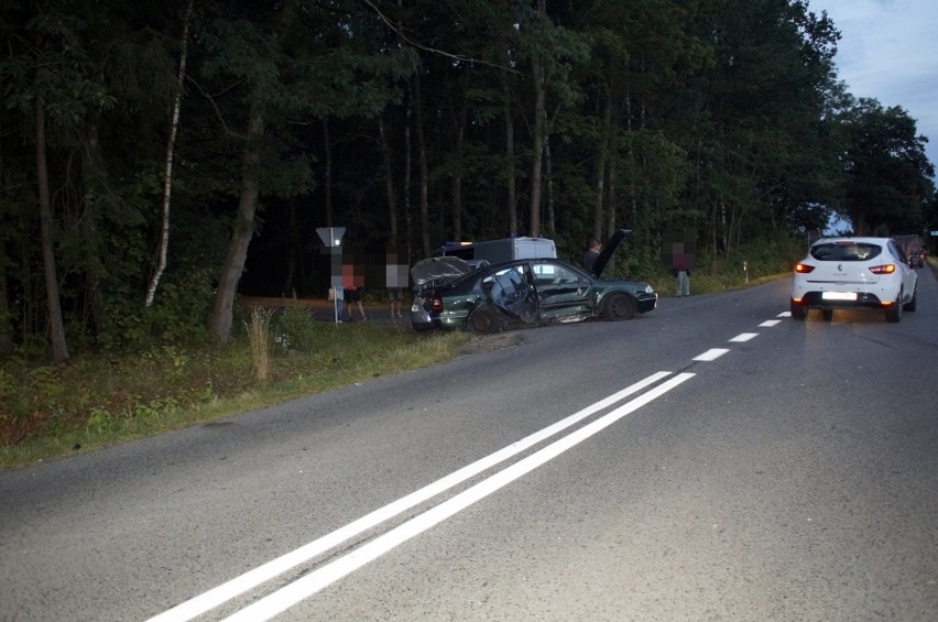Zderzenie trzech samochodów osobowych na drodze Słupsk - Dębnica Kaszubska