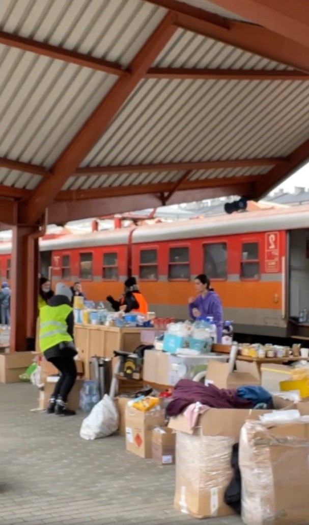 Pociąg humanitarny KD przyjedzie dziś do Wrocławia. Na pokładzie ok. 600 uchodźców!
