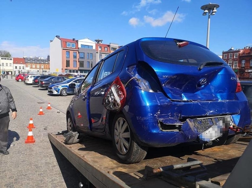 W Lęborku kierowca mercedesa spowodował kolizję z 6 autami....