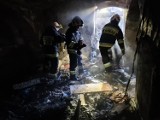Pożar w "starej gorzelni" w Margońskiej Wsi. Biegły zbada przyczyny pożaru budynku wielorodzinnego