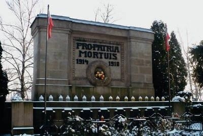 Na szlaku upamiętniającym I wojnę światową jest m.in. kwatera na nekropolii przy ul. Piłsudskiego FOT. JOLANTA BIAŁEK