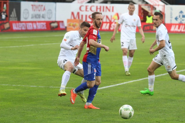 W ostatnim meczu poprzedniego sezonu Piast przegrał z Zagłębiem 0:1.