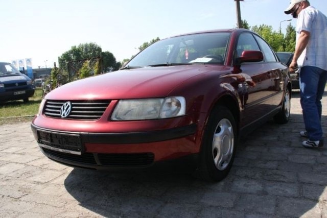 VW Passat, 1998 r., 1,8, klimatronic, ABS, 4x airbag, elektryczne szyby i lusterka, centralny zamek, wspomaganie kierownicy, 8 tys. 300 zł