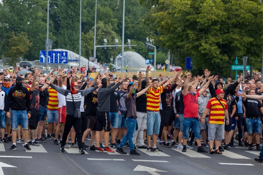 Marsz Równości w Białymstoku. Grzywna za atak na policjantkę. Pierwszy wyrok skazujący po marszu (zdjęcia)