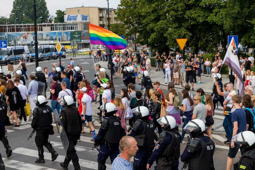 Marsz Równości w Białymstoku. Grzywna za atak na policjantkę. Pierwszy wyrok skazujący po marszu (zdjęcia)