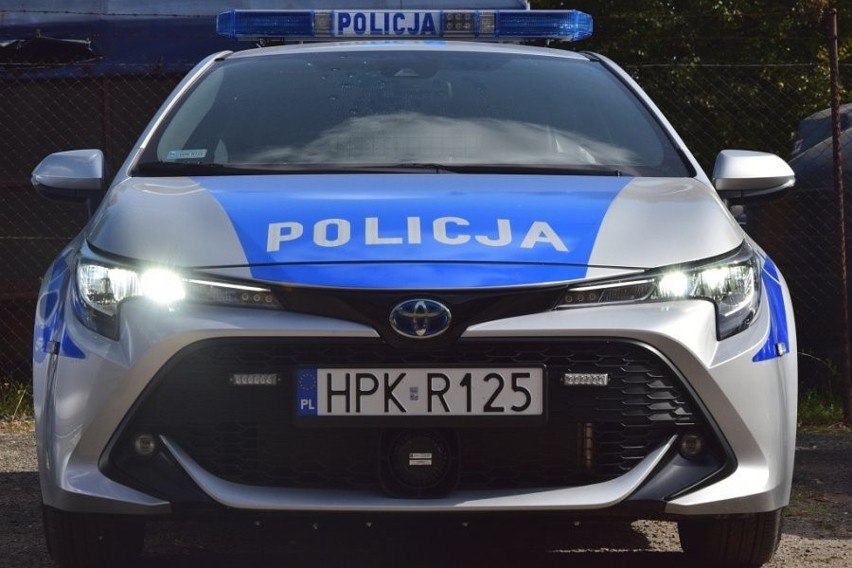 Nowe radiowozy dla policji w Przemyślu, Rzeszowie, Łańcucie i Tarnobrzegu. To 4 hybrydowe toyoty corolla [ZDJĘCIA]