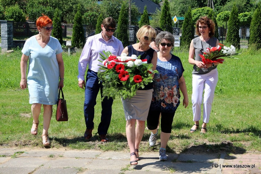 Uczniowie z gminy Staszów pamiętali o Józefie Piłsudskim (ZDJĘCIA)
