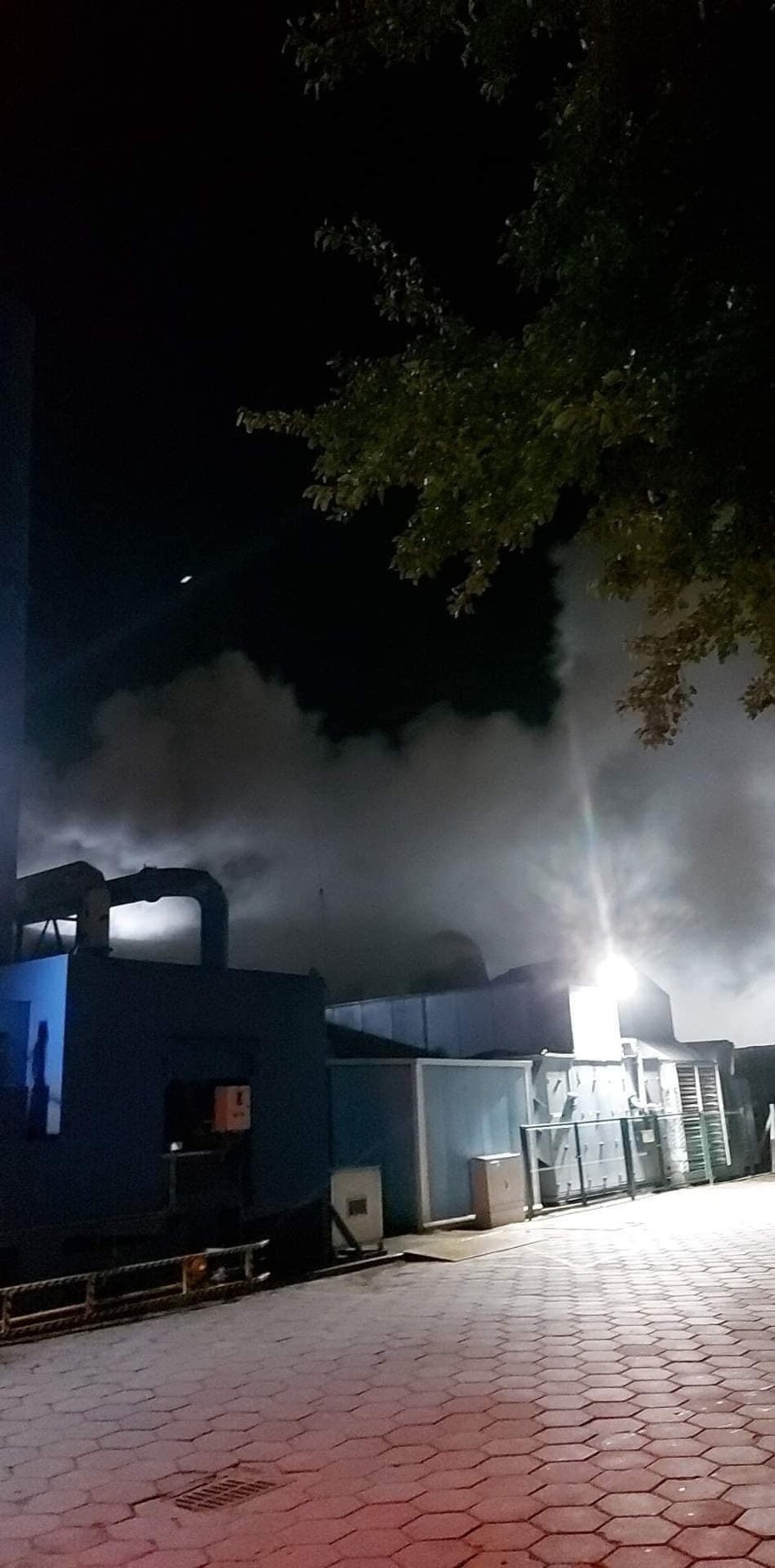 Do pożaru w fabryce Gotec doszło wieczorem w poniedziałek,...