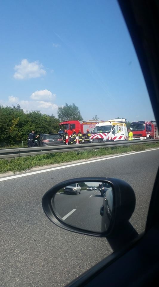 Wypadek na obwodnicy Krakowa. Zderzyły się dwa samochody. Duże utrudnienia na A4