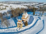 Cerkwie w Radoszycach i Komańczy w zimowej scenerii. Zobacz piękne zdjęcia z lotu ptaka!