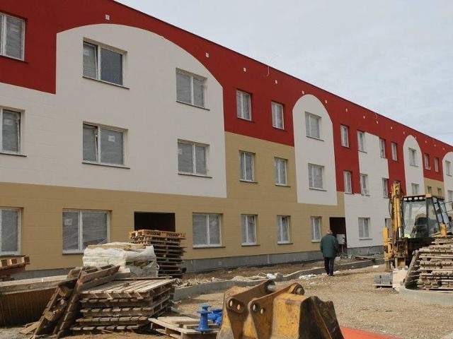 Blok socjalny w SłupskuW Słupsku właśnie ukończono budowę bloku socjalnego przy ulicy Mochnackiego.