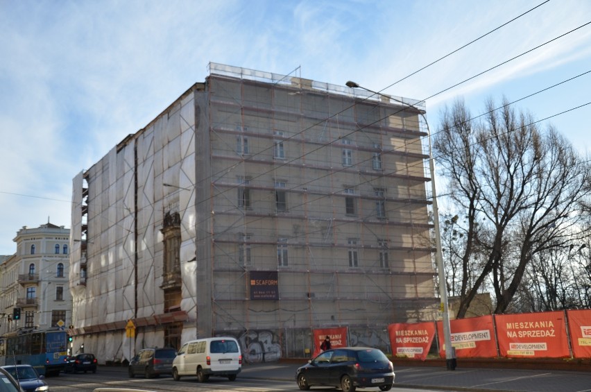 Wrocław: Apartamentowiec w zabytkowych kamienicach na Piłsudskiego (ZDJĘCIA)