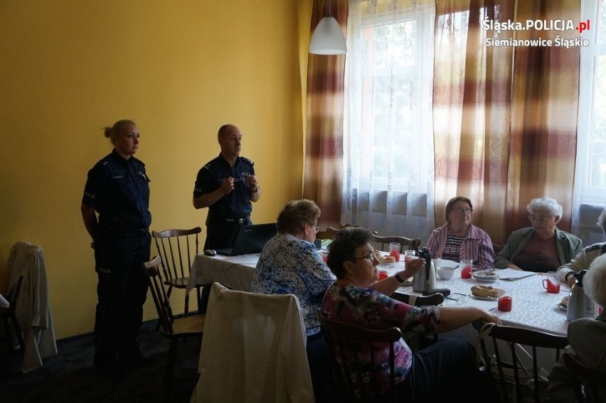 Policjanci z Siemianowic Śląskich zorganizowali debatę z seniorami ZDJĘCIA