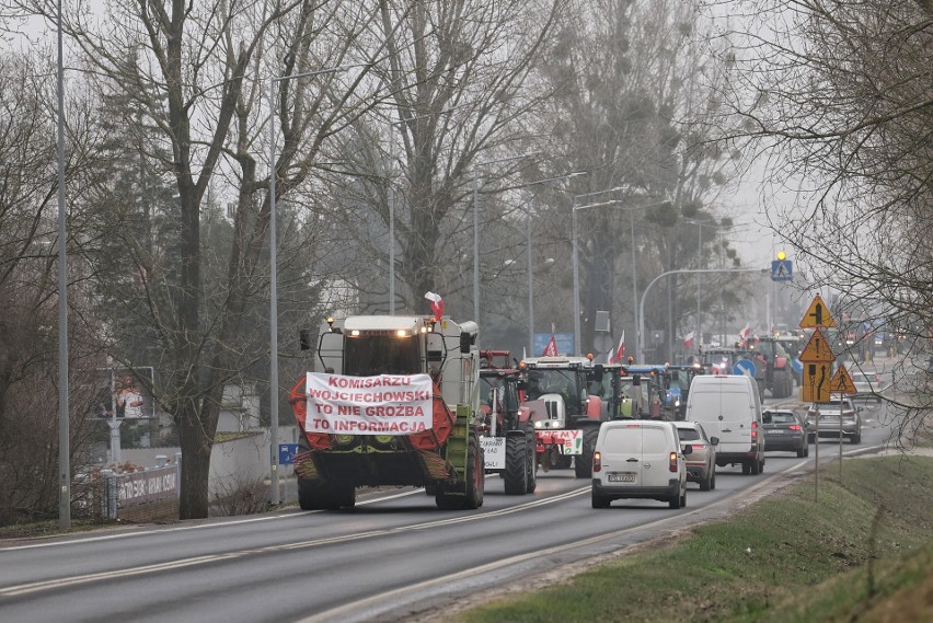 Rolnicy z Golęczewa, którzy protestowali dziś na drodze...