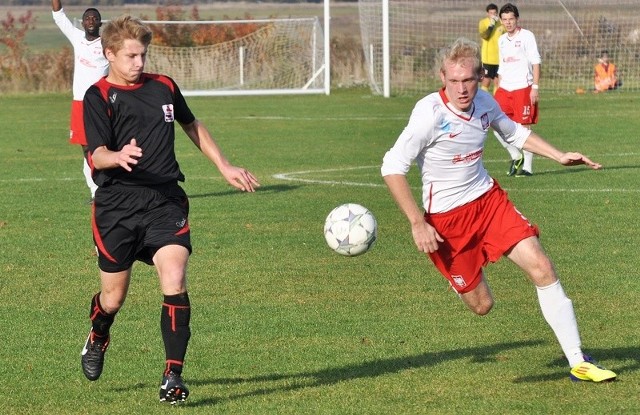 Mateusz Fabiszewski ze Startu (z lewej) i Daniel Sroka.