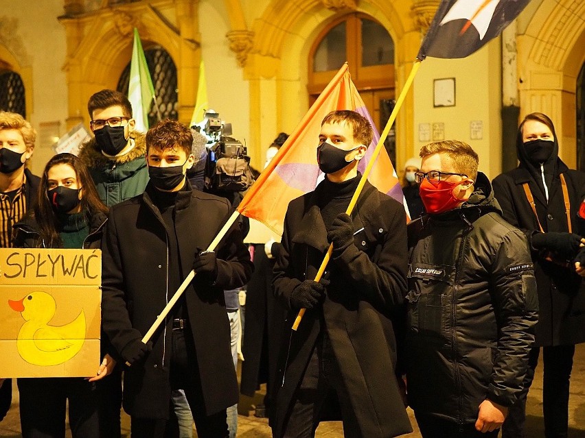 STRAJK KOBIET! W Łodzi w środę odbył się protest. 27 stycznia Trybunał Konstytucyjny opublikował uzasadnienie wyroku ws. aborcji