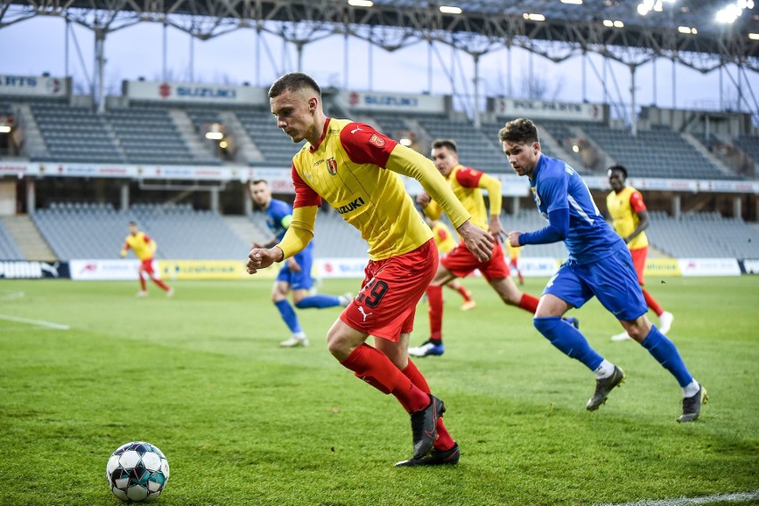 Fortuna 1 liga. Korona Kielce pokonała Puszczę Niepołomice 1:0. Gospodarzy poprowadził Kamil Kuzera