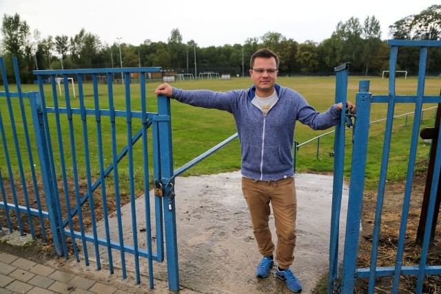 Wojciech Jastrzębski z Choroszczy walczy o 75 tys. złotych. Chce m. in. wymienic bramki oraz ogrodzenie stadionu