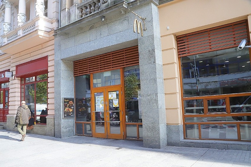 Restauracje i bary w Łodzi zamknięte. Łodzianie chętnie zamawiają i kupują na wynos