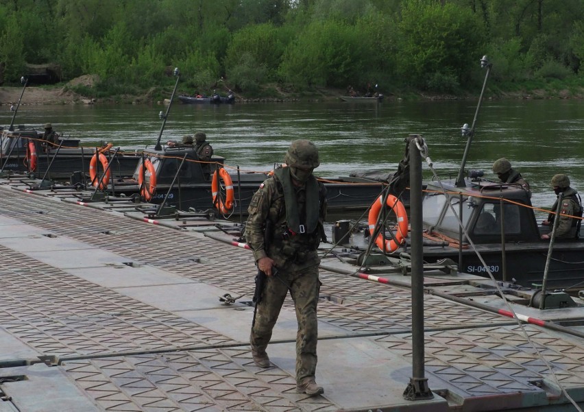 "Defender Europe 22" - zobacz ćwiczenia wojsk NATO pod Dęblinem