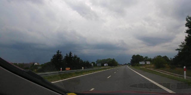 Burzowe chmury nad Kędzierzynem-Koźlem.
