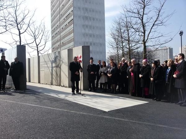 Prezydent Bronisław Komorowski odsłonił pomnik Henryka...