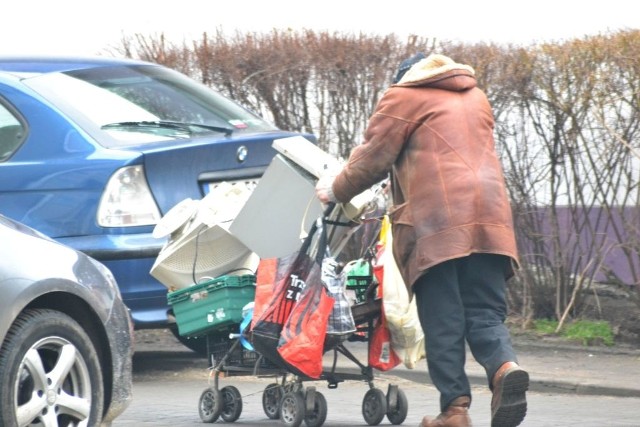 Monitory i komputery to łakomy kąsek dla złomiarzy. Za 1 kg miedzi można dostać 20 zł.