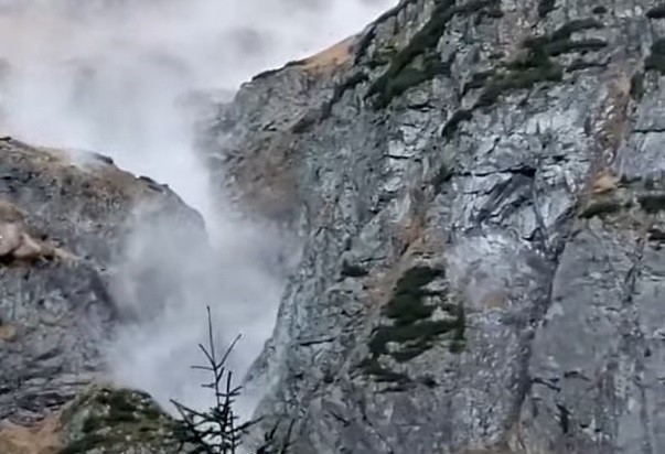 Tatry. Potężna lawina kamienna nad Morskim Okiem. Leciały ogromne głazy. "Obryw ma ok. 100 metrów wysokości"