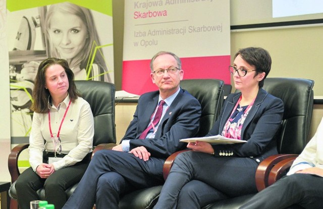 Z-ca dyr. IAS w Opolu Agnieszka Dornfeld-Kmak, wiceszef KAS Paweł Cybulski i dyr. IAS w Opolu Barbara Bętkowska-Cela.