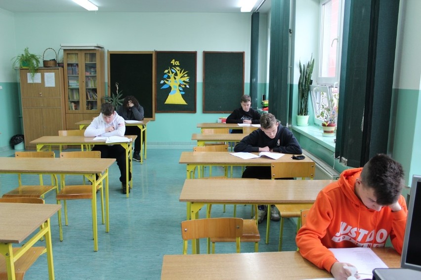 Próbny egzamin ósmoklasisty z języka polskiego w Przysusze