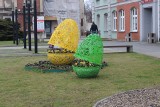 Piekary Śląskie. W mieście pojawiły się ozdoby wielkanocne. To dekoracyjne jajka z kwiatami
