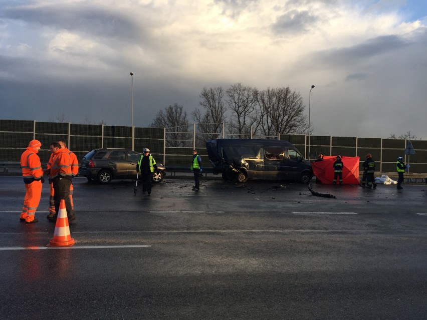 Tragiczny wypadek na A4 w Zabrzu: Zgnał pasażer samochodu,...