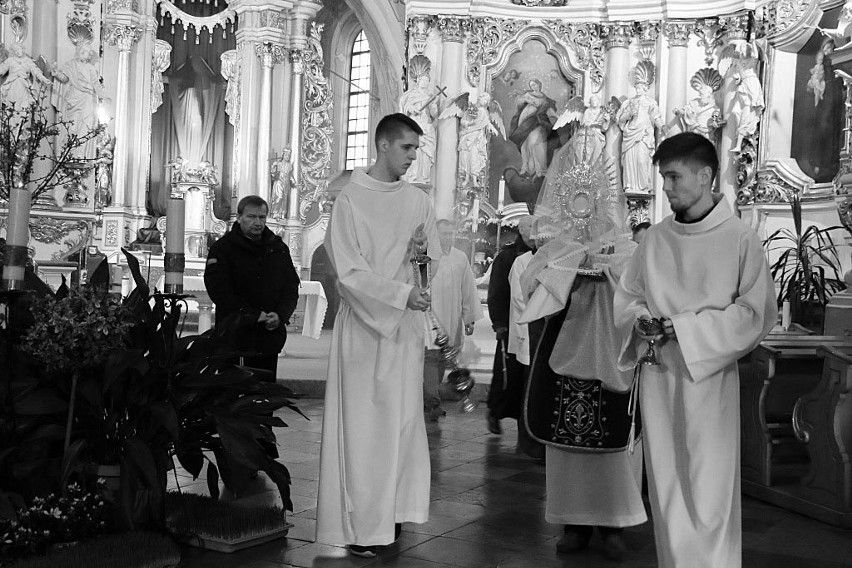 Liturgia Wielkiego Piątku w klasztornej świątyni u...