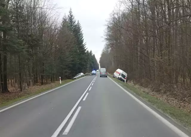 W zderzeniu trzech pojazdów ranna została jedna osoba.