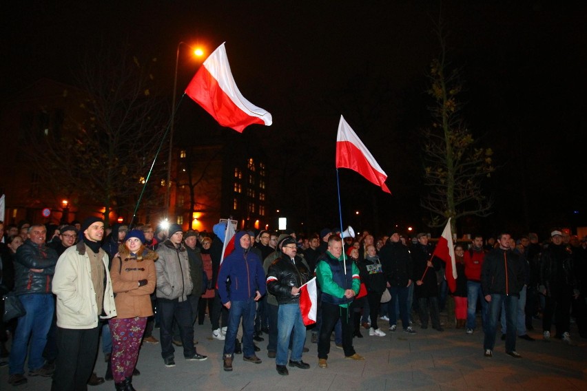 Protest pod Urzędem Wojewódzkim. Chcą powtórzenia wyborów...