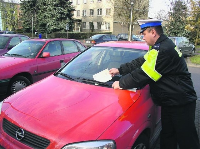 Żóte kartki z apelem już trafiają do kierowców