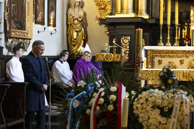 Tak wyglądał pogrzeb Leszka Długosza: najpierw była msza św. w kościele Św. Krzyża, gdzie przemawiał m.in. prezydent Andrzej Duda, a potem pochówek Alei Zasłużonych Cmentarza Rakowickiego