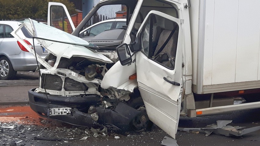 Wypadek na DK 19 w Sokółce. Trzy osoby trafiły do szpitala.