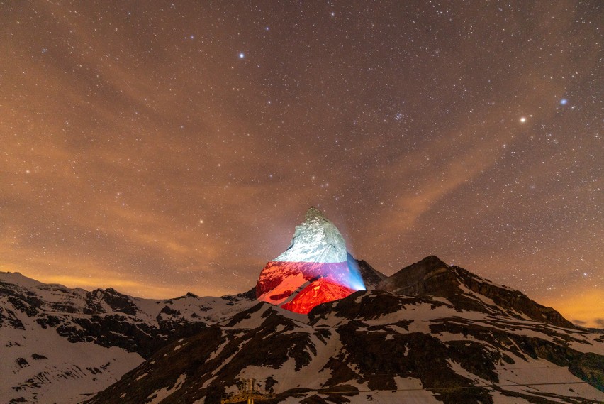 Biało-czerwony Matterhorn. Jeden z najbardziej znanych szczytów świata w polskich barwach